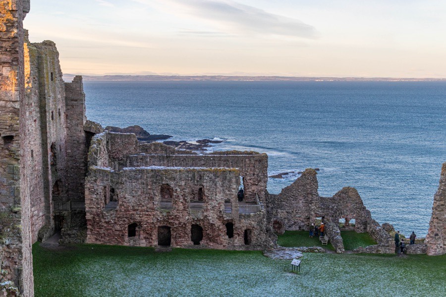 tantallon-castle-castle-in-north-berwick-east-lothian-stravaiging